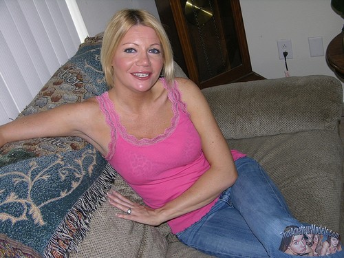 sexy blonde amateur milf